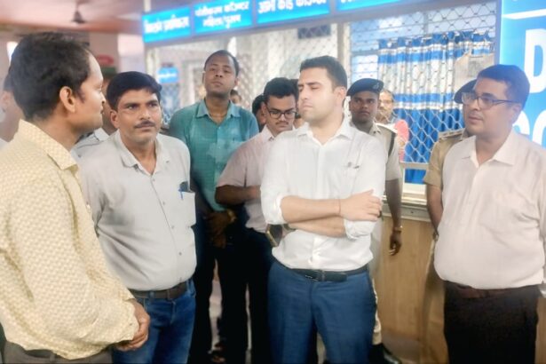 जिलाधिकारी बेगूसराय रिची पाण्डेय ने बाढ़ पूर्व तैयारी को लेकर सीएचसी बछवाड़ा का किया औचक निरीक्षण 5