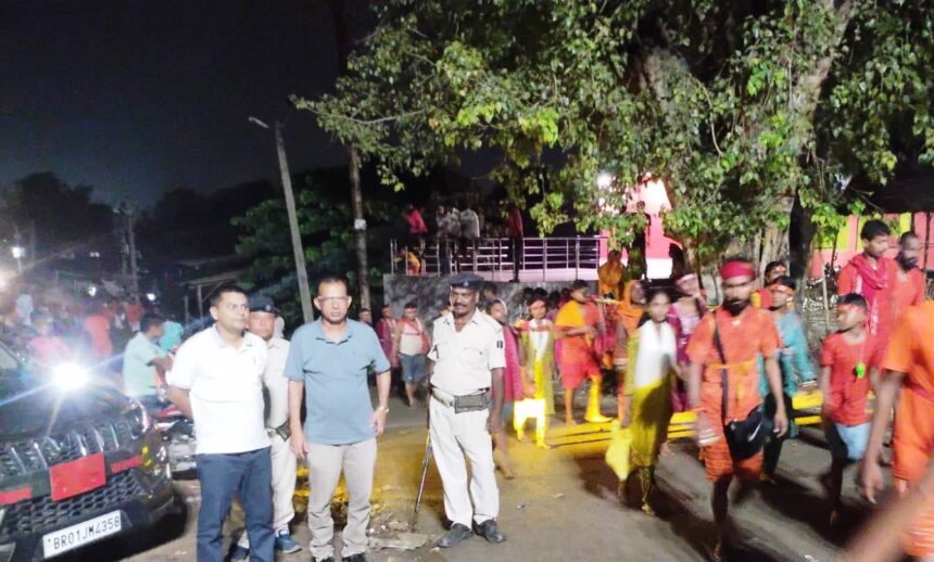 अंतिम सोमवारी: सिमरिया से हरिगीरीधाम मार्ग पर कांवरियों का जनसैलाब, रात भर मुस्तैद रहा वीरपुर प्रशासन 1
