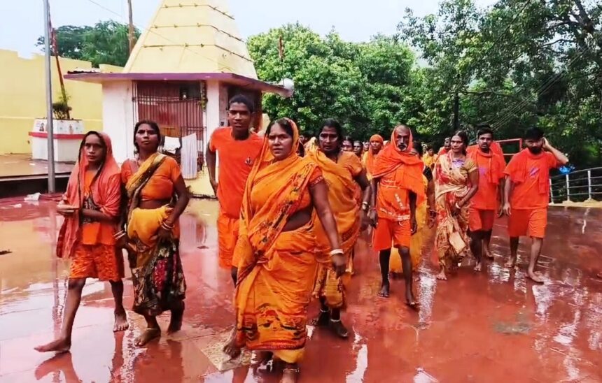सावन के आखिरी सोमवार को गुलजार हुआ राजगीर, शिवभक्ति के साथ पर्यटन का संगम, कांवरियों से गुलजार राजगीर, गर्म कुंड से लेकर नेचर सफारी जू सफारी तक उमड़ी भीड़,गर्म कुंड में स्नान कर मिटा रहे है अपनी थकान 1
