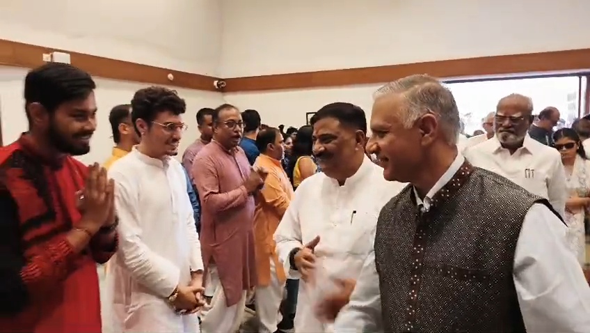 TRE-4 आंदोलन पर बोले बीजेपी सांसद मनोज तिवारी छात्रों की हर समस्या सुनी जाएगी, शांतिपूर्ण तरीके से रखें अपनी बात, मनोज तिवारी की छात्रों से अपील शांतिपूर्वक दें ज्ञापन 3