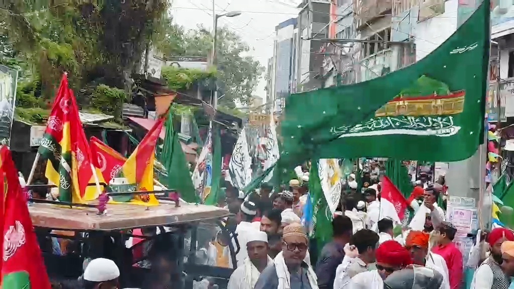 समस्तीपुर में दिखा भाईचारे का अनूठा मंज़र: डीजे और बाजे के बिना निकला जुलूस-ए-मोहम्मदी, गूंजे अमन और इंसानियत के नारे 3