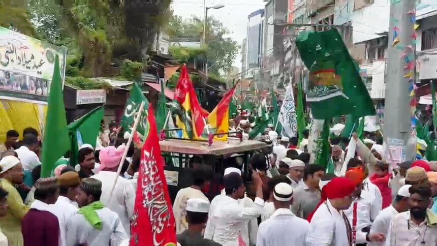 समस्तीपुर में दिखा भाईचारे का अनूठा मंज़र: डीजे और बाजे के बिना निकला जुलूस-ए-मोहम्मदी, गूंजे अमन और इंसानियत के नारे 1