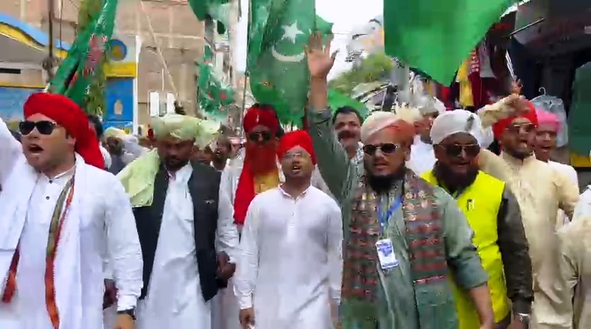 समस्तीपुर में दिखा भाईचारे का अनूठा मंज़र: डीजे और बाजे के बिना निकला जुलूस-ए-मोहम्मदी, गूंजे अमन और इंसानियत के नारे 2