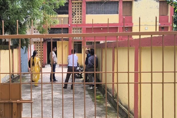 समस्तीपुर में बड़ी कार्रवाई: रोसड़ा डीसीएलआर कंचन कुमारी झा के सरकारी आवास पर निगरानी विभाग का छापा 7