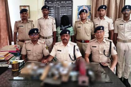 नालंदा में मिनी गन फैक्ट्री का खुलासा,करायपरसुराय के अगार गांव में पुलिस की छापेमारी, अर्धनिर्मित हथियार समेत औजार बरामद।घर में चल रहा था अवैध हथियार बनाने का कारोबार, पुलिस की भनक लगते ही आरोपी फरार 2