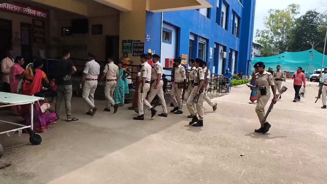 नालंदा: मॉडल अस्पताल में बच्चे की मौत के बाद परिजनों ने किया हंगामा, स्वास्थ्यकर्मियों से परिजनों ने की मारपीट और तोड़फोड़,समय पर इलाज नहीं मिलने का आरोप 2
