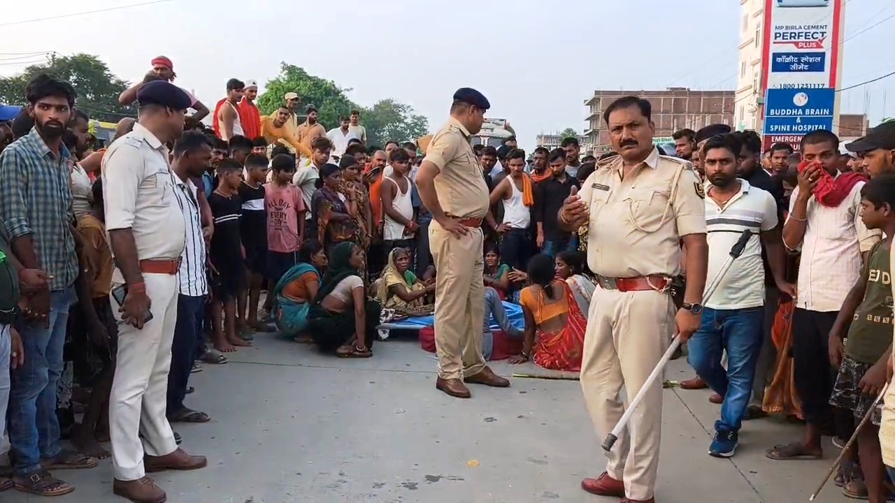 नालंदा में प्रसूता की मौत पर फूटा गुस्सा: परिजनों ने NH-20 पर की आगजनी, डॉक्टर पर लापरवाही और बंधक बनाने का आरोप 2