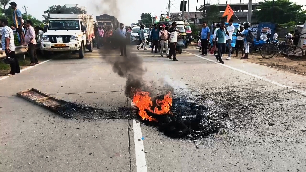 नालंदा में प्रसूता की मौत पर फूटा गुस्सा: परिजनों ने NH-20 पर की आगजनी, डॉक्टर पर लापरवाही और बंधक बनाने का आरोप 10