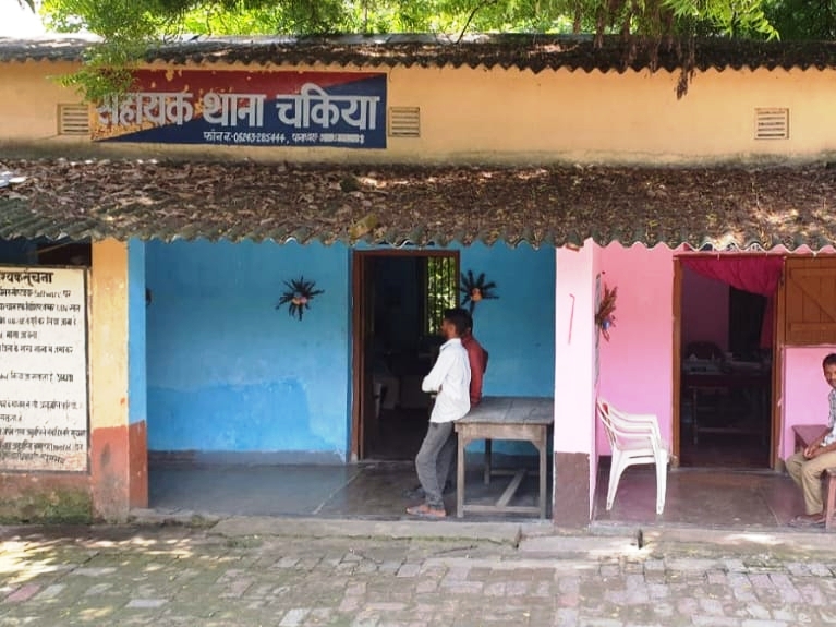 बरौनी: चकिया थाना क्षेत्र में 20 वर्षीय युवक का शव बरामद, नशे की लत से मौत की आशंका 6