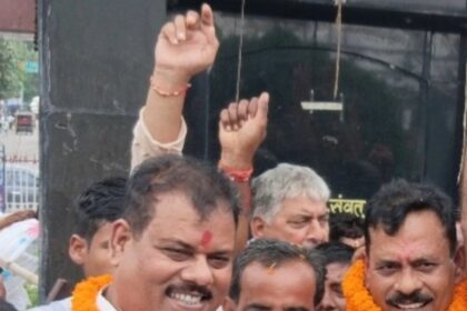 बेगूसराय: लोजपा (रा) के नवनियुक्त प्रदेश अध्यक्ष सुरेन्द्र विवेक व मंत्री संजय पासवान का जीरो माइल पर भव्य स्वागत 18