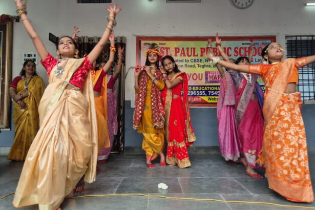 संत पॉल पब्लिक स्कूल तेघरा में धूमधाम से मना श्रीकृष्ण जन्मोत्सव, बच्चों की मनमोहक प्रस्तुतियों ने बांधा समां 5