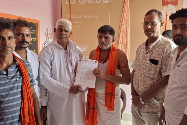 दिनकर की मूर्ति स्थापना की मांग को लेकर पूर्व मंत्री विधायक एवं विधान पार्षद से मिले प्रतिनिधि मंडल  1