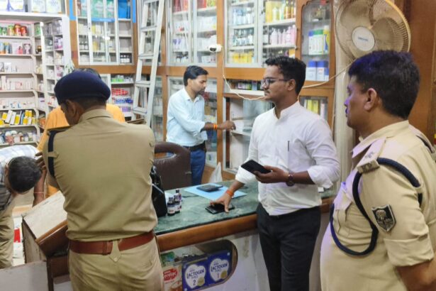 तेघड़ा और बरौनी में दवा दुकानों पर प्रशासनिक छापा: प्रतिबंधित व नशीली दवाओं की बिक्री को लेकर SDM ने की सघन जांच 3