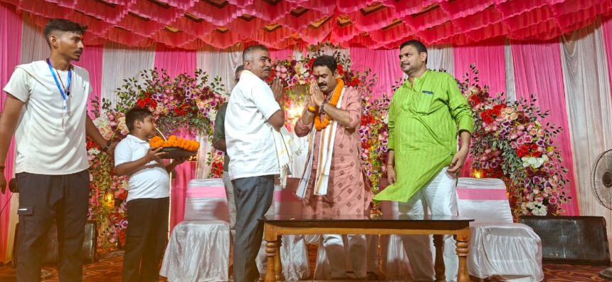 सिमरिया भोलास्थान में 6 दिवसीय गणेश पूजा मेले का शुभारंभ: तेघड़ा विधायक रजनीश कुमार ने किया उद्घाटन, रंगमंच निर्माण की घोषणा 1