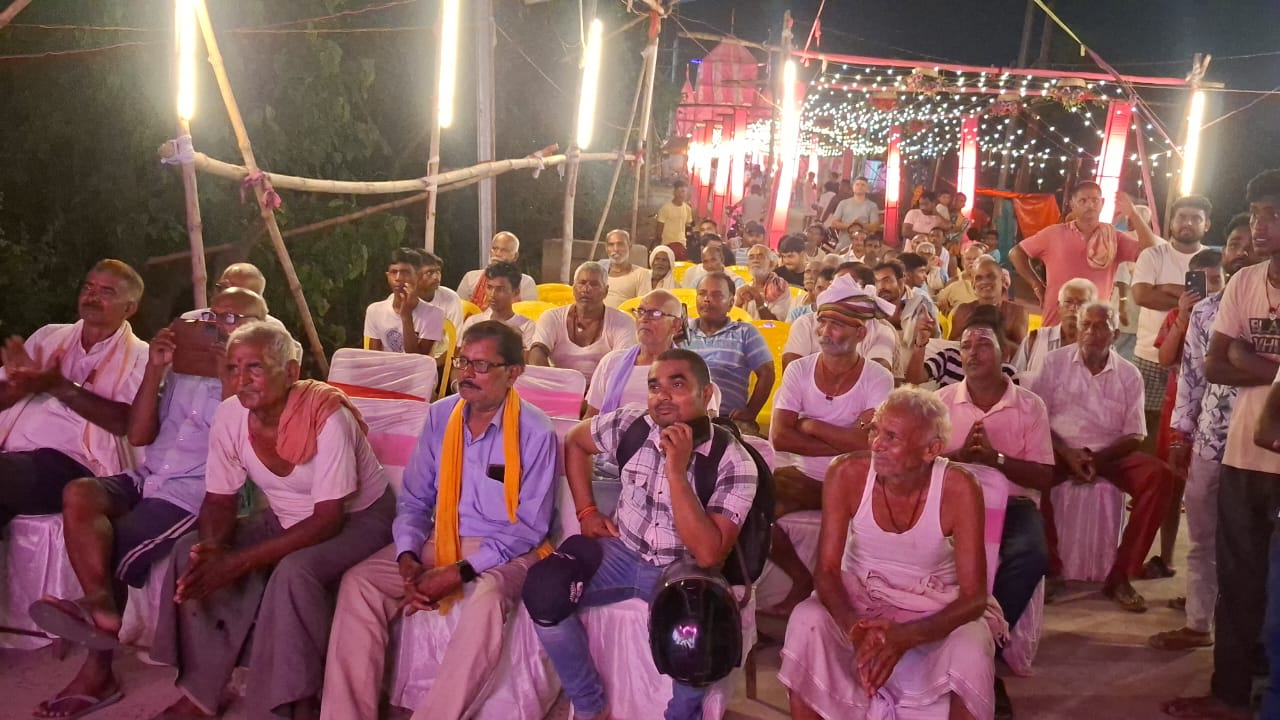 सिमरिया भोलास्थान में 6 दिवसीय गणेश पूजा मेले का शुभारंभ: तेघड़ा विधायक रजनीश कुमार ने किया उद्घाटन, रंगमंच निर्माण की घोषणा 3