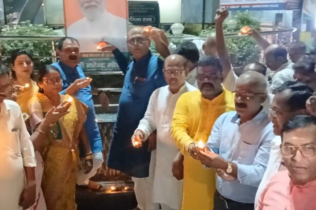 आशीर्वाद का दीया’ प्रज्ज्वलित कर सेवा संकल्प अभियान का शुभारंभ, प्रधानमंत्री मोदी के स्वस्थ एवं दीर्घायु जीवन की कामना जन्मदिन पर समस्तीपुर में भाजपाइयों ने किया 1