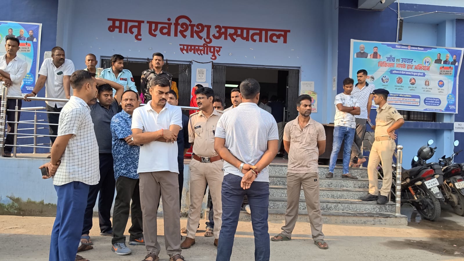 समस्तीपुर: महिला सिपाही की अस्पताल में इलाज के दौरान मौत, साथी जवानों ने लापरवाही का आरोप लगा काटा बवाल 4