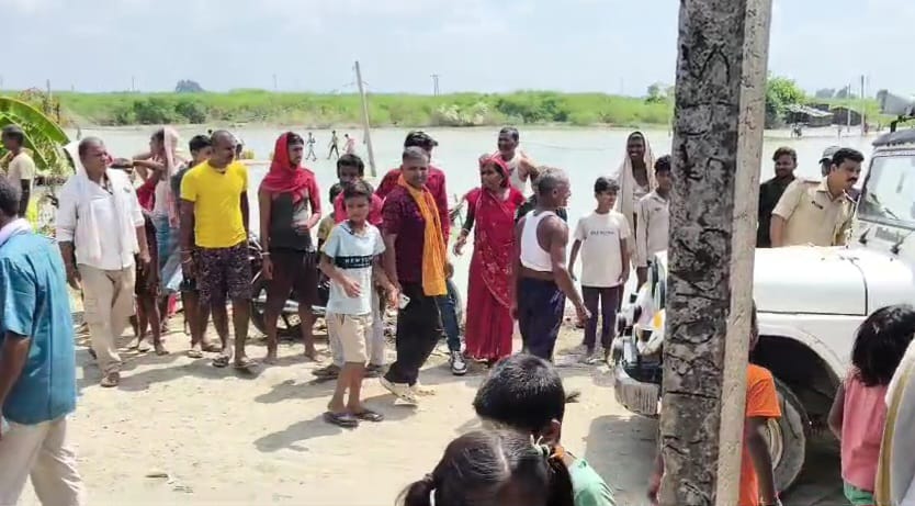 चमथा दियारे में गंगा के तेज बहाव में बाइक बही, युवक की डूबने से मौत; चचेरा भाई घायल 2