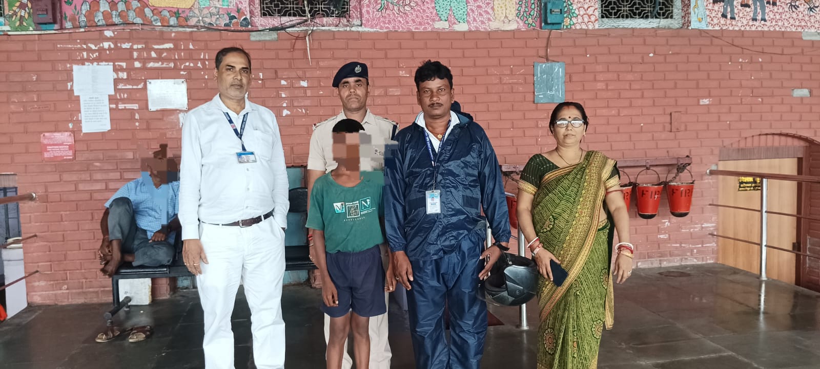 समस्तीपुर जंक्शन पर ट्रेन से भटके नाबालिग को RPF व चाइल्ड लाइन ने सुरक्षित बचाया 6