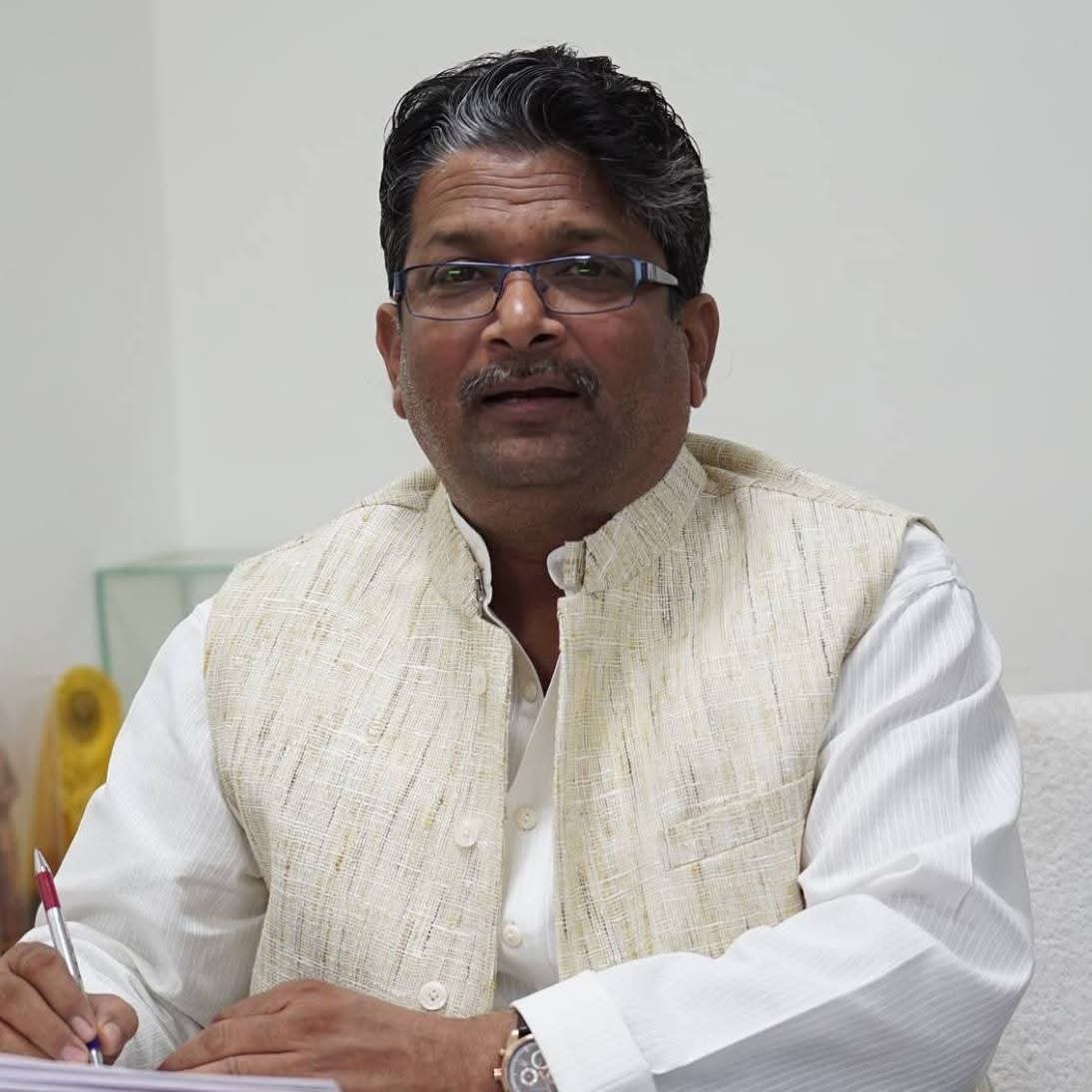 समस्तीपुर: पूर्व मंत्री आलोक मेहता ने की भगवान सिंह कुशवाहा के बयान की निंदा, कहा - 'संकीर्ण और सामंती सोच का प्रतीक' 2