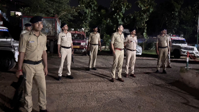नालंदा: पुलिस अधीक्षक हृदयकांत आधी रात को निकले औचक निरीक्षण पर,रहूई, लहेरी सरमेरा थाना का किया औचक निरीक्षण, कार्य शैली गश्ती को गुणवत्तापूर्ण बनाने के दिए निर्देश 2