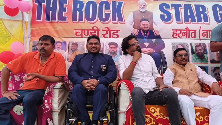नालंदा: कॉमनवेल्थ में ब्रॉन्ज जीतकर पैतृक गांव हरनौत पहुंचे पैरा खिलाड़ी झंडू कुमार, रथ पर बैठाकर निकाला गया भव्य जुलूस 1
