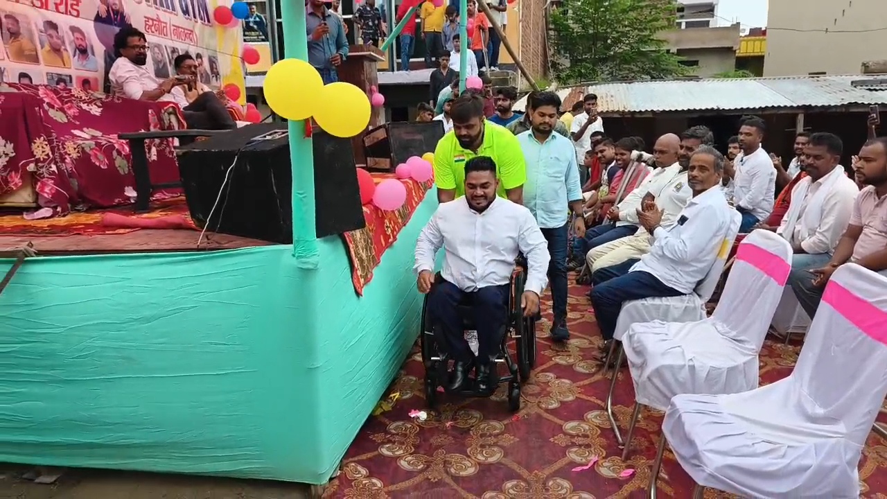 नालंदा: कॉमनवेल्थ में ब्रॉन्ज जीतकर पैतृक गांव हरनौत पहुंचे पैरा खिलाड़ी झंडू कुमार, रथ पर बैठाकर निकाला गया भव्य जुलूस 4