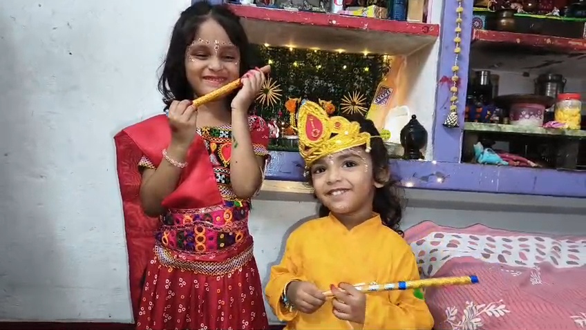 नालंदा: आधी रात गूंजे 'नंद के घर आनंद भयो' के जयकारे, 300 साल पुरानी ठाकुरबाड़ी में उमड़ा आस्था का सैलाब 2