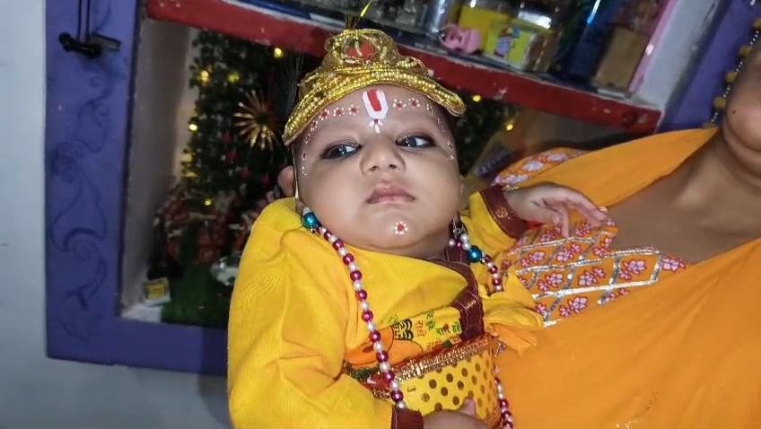नालंदा: आधी रात गूंजे 'नंद के घर आनंद भयो' के जयकारे, 300 साल पुरानी ठाकुरबाड़ी में उमड़ा आस्था का सैलाब 5