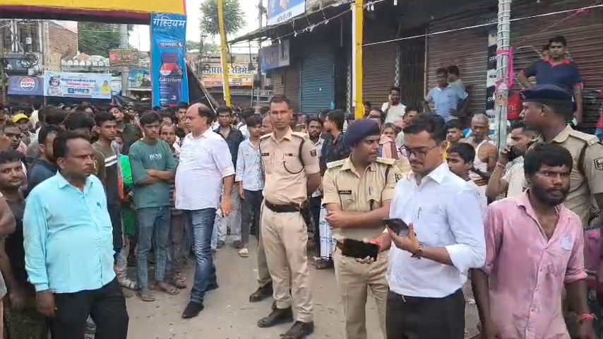 बेगूसराय: मेला देखकर लौट रहे युवक की गोली लगने से मौत, आक्रोशित लोगों ने शव सड़क पर रखकर तेघड़ा बाजार किया जाम 4