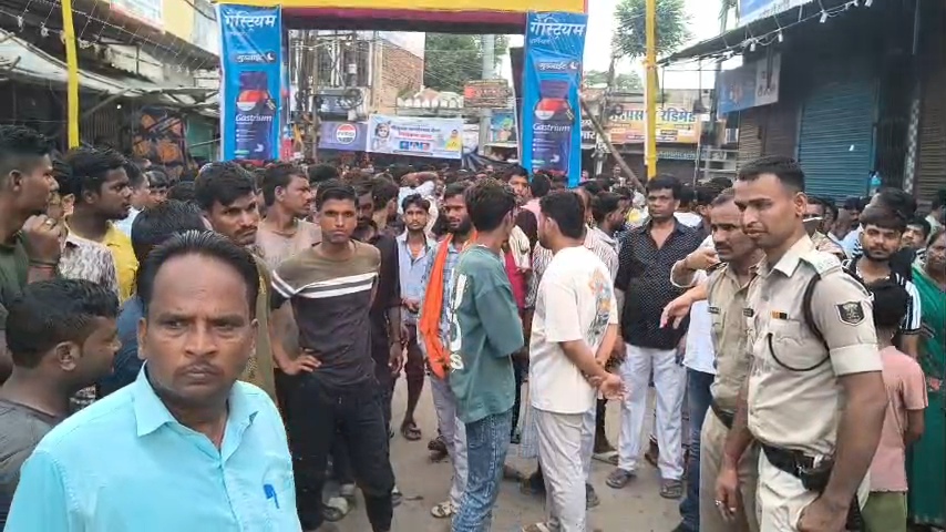 बेगूसराय: मेला देखकर लौट रहे युवक की गोली लगने से मौत, आक्रोशित लोगों ने शव सड़क पर रखकर तेघड़ा बाजार किया जाम 2