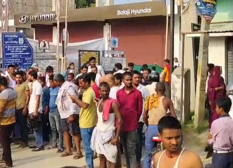 समस्तीपुर: तेज रफ्तार ट्रक ने स्कूटी को मारी टक्कर, 8 वर्षीय छात्रा की पहिए के नीचे दबकर मौत; शिक्षक पिता घायल 4