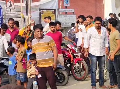 समस्तीपुर: तेज रफ्तार ट्रक ने स्कूटी को मारी टक्कर, 8 वर्षीय छात्रा की पहिए के नीचे दबकर मौत; शिक्षक पिता घायल 2