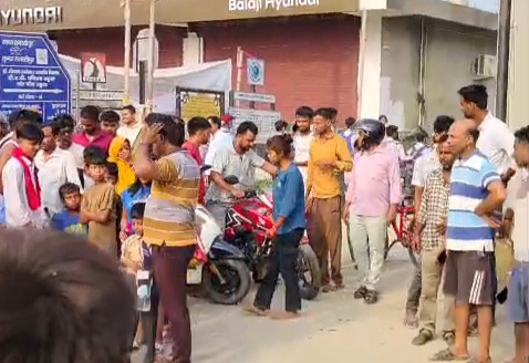 समस्तीपुर: तेज रफ्तार ट्रक ने स्कूटी को मारी टक्कर, 8 वर्षीय छात्रा की पहिए के नीचे दबकर मौत; शिक्षक पिता घायल 3