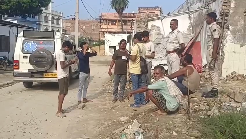 समस्तीपुर में नशे की सनक: पैसे न देने पर कलयुगी बेटे ने कुदाल से काटकर की पिता की हत्या, बचाने आई मां को भी किया लहूलुहान 3