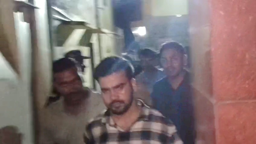 समस्तीपुर: लोजपा (रा) नेता सह सिने कारोबारी अंट्टू ईस्सर गिरफ्तार, STF और पुलिस ने 3 घंटे तक की छापेमारी 2