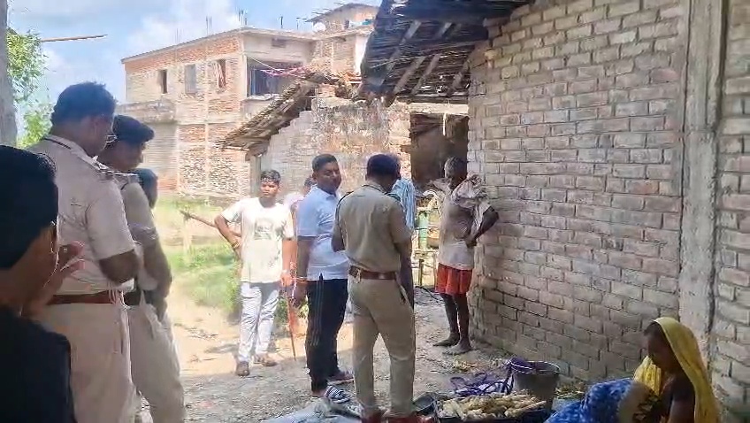 बेगूसराय में बेखौफ चोरों ने 'मंजू ज्वेलर्स' का शटर काटकर 5 लाख से अधिक के जेवरात पर किया हाथ साफ 3