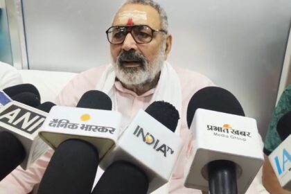 बेगूसराय में PM मोदी के जन्मदिन पर रक्तदान शिविर: केंद्रीय मंत्री गिरिराज सिंह ने तेजस्वी और ओवैसी पर साधा तीखा निशाना 16