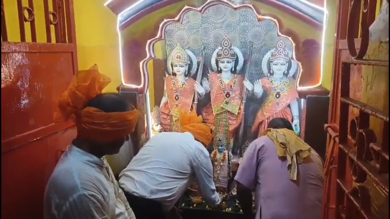 प्रधानमंत्री मोदी के जन्मदिन पर नालंदा में जला आशीर्वाद का दीप, बिहारशरीफ के बाबा मणिराम अखाड़ा मंदिर में बीजेपी विधायक ने की विशेष पूजा अर्चना 7
