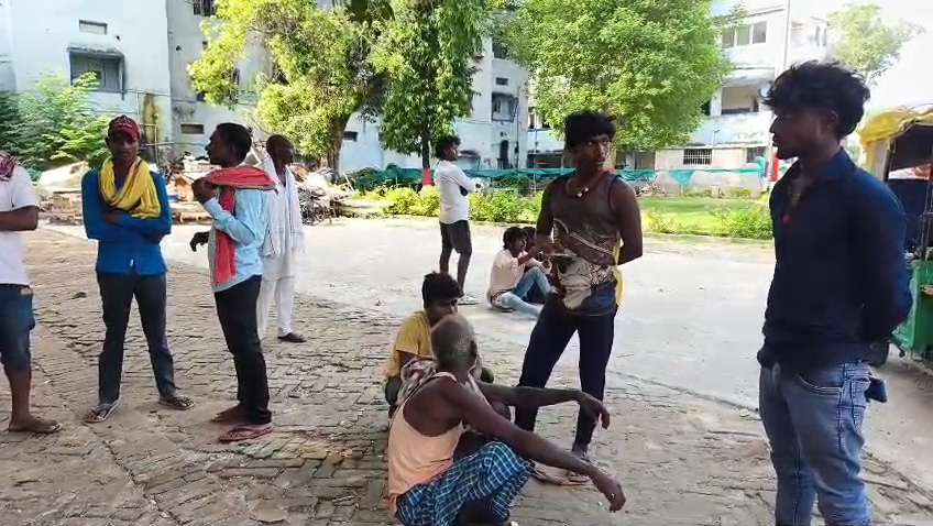 पत्नी ने पति से कहा घर बनाओ पति ने कहा लेंगे मोटरसाइकिल, गुस्साए पति ने पत्नी को मारी गोली,पत्नी की हुई मौत 4