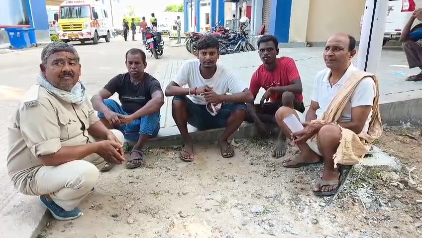 पत्नी ने पति से कहा घर बनाओ पति ने कहा लेंगे मोटरसाइकिल, गुस्साए पति ने पत्नी को मारी गोली,पत्नी की हुई मौत 2
