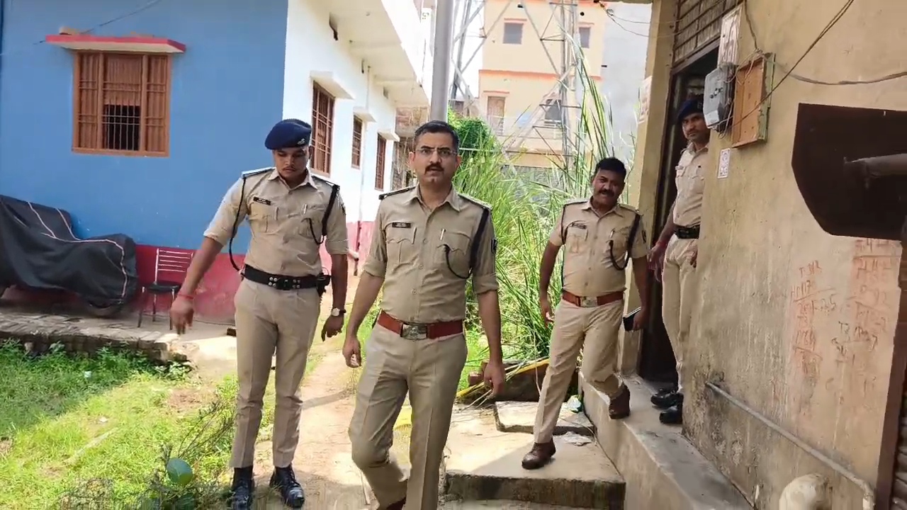 पति बना हैवान,पति ने पत्नी की पीट पीट कर किया हत्या, पत्नी करती थी ओर्केस्ट्रा में काम, दोनों ने किया था प्रेम विवाह,पति हुआ गिरफ्तार 9