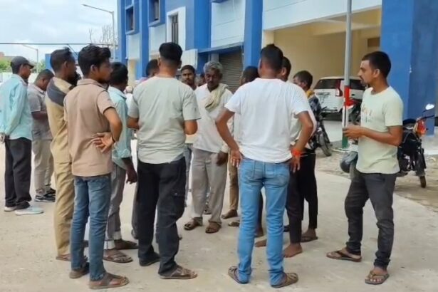 नालंदा: 5 हजार की रंगदारी नहीं देने पर युवक के सीने में मारी गोली, हुई मौत,पांच बदमाशों पर हत्या का आरोप, मुआवजे व गिरफ्तारी की मांग पर ग्रामीणों ने सड़क जाम किया 1