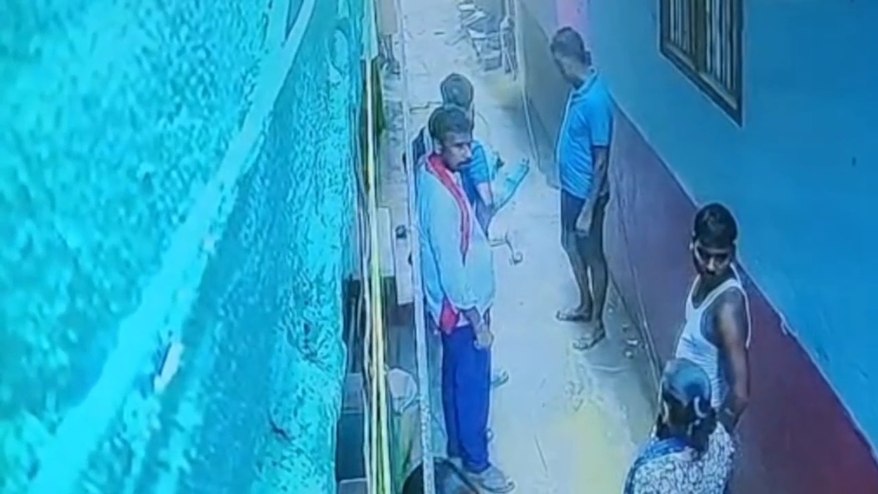 प्रेम प्रसंग में प्रेमी की छत से गिरकर हुई मौत, परिजनों ने प्रेमिका के परिजनों पर लगाया छत से धक्का देकर हत्या करने का आरोप,लाइव वीडियो आया सामने 2