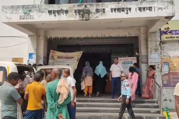 प्रेम प्रसंग में प्रेमी की छत से गिरकर हुई मौत, परिजनों ने प्रेमिका के परिजनों पर लगाया छत से धक्का देकर हत्या करने का आरोप,लाइव वीडियो आया सामने 1