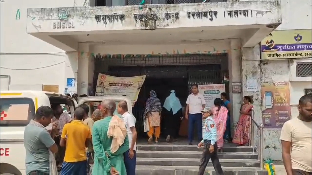 प्रेम प्रसंग में प्रेमी की छत से गिरकर हुई मौत, परिजनों ने प्रेमिका के परिजनों पर लगाया छत से धक्का देकर हत्या करने का आरोप,लाइव वीडियो आया सामने 5