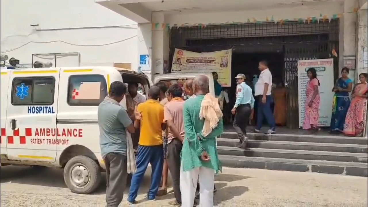 प्रेम प्रसंग में प्रेमी की छत से गिरकर हुई मौत, परिजनों ने प्रेमिका के परिजनों पर लगाया छत से धक्का देकर हत्या करने का आरोप,लाइव वीडियो आया सामने 3