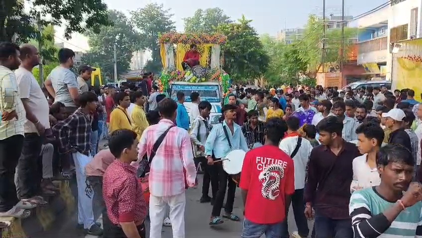नालंदा: 14 दिनों बाद गणपति बप्पा को दी गई विदाई, भव्य झांकियों के साथ हुआ प्रतिमा विसर्जन,गणपति बप्पा मोरया’ के जयकारों से गूंजा बिहारशरीफ 3