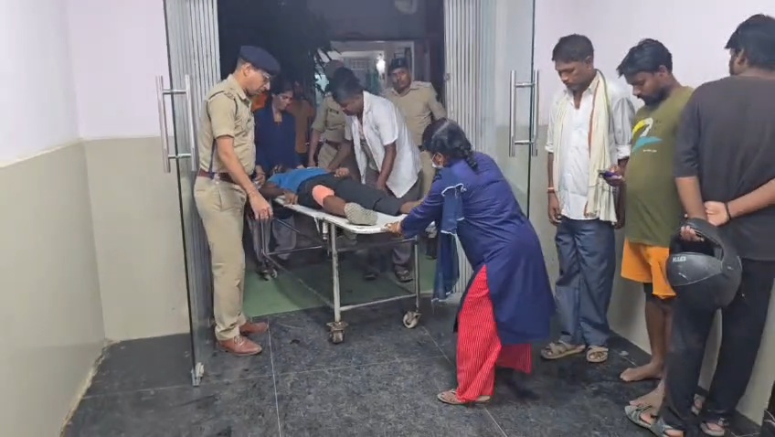 बेगूसराय: होटल में युवती से हैवानियत का मुख्य आरोपी समस्तीपुर से गिरफ्तार, पुलिस वैन से कूदकर भागते वक्त हुआ घायल 3