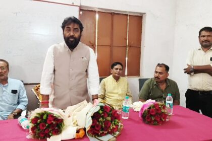 शिक्षक निर्वाचन क्षेत्र के चुनाव को लेकर नवल किशोर यादव का बड़ा आह्वान, बोले - गैर-शिक्षक को वोट न दें, चादर-टोपी पहनाने जैसे लोग प्रलोभन से बचें शिक्षक, यह शिक्षकों का चुनाव है, वोट भी शिक्षक को ही मिले 18